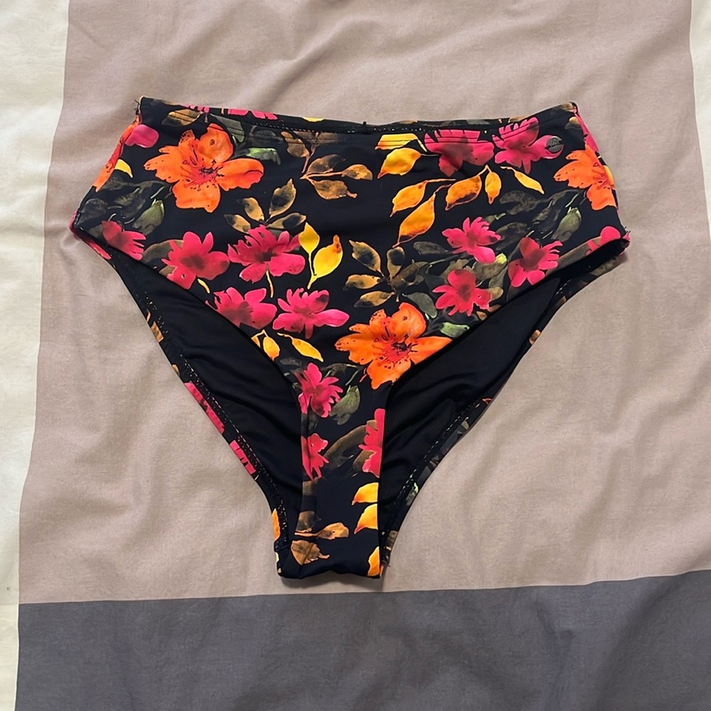 UNUSED High Waisted Swimsuits Bottoms